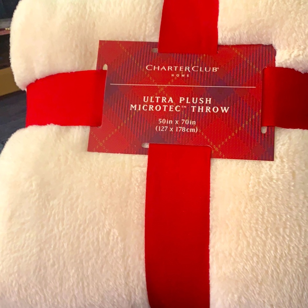 Ultra Plush Microtec Throw